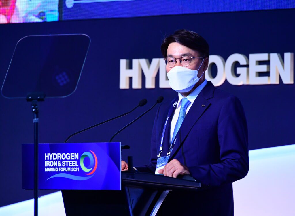 POSCO introduced HyREX technology to global steel companies for the fi rst time at HyIS Forum 2021.